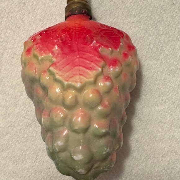 ❤️ Five Vintage Milk Glass Christmas Ornaments 🎅🏻 - Picture 2 of 11